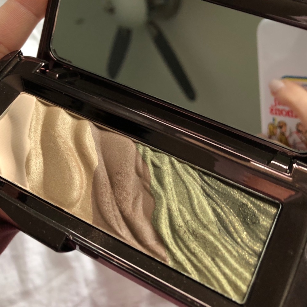 Like-New Hourglass eyeshadow palette modernist